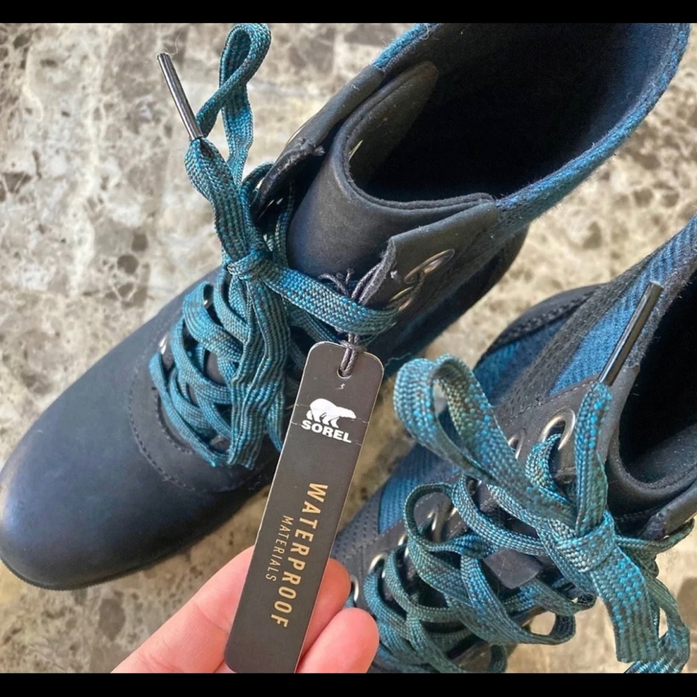 SOLD!!Sorel Rain and snow very nice confortable waterproof lace-up